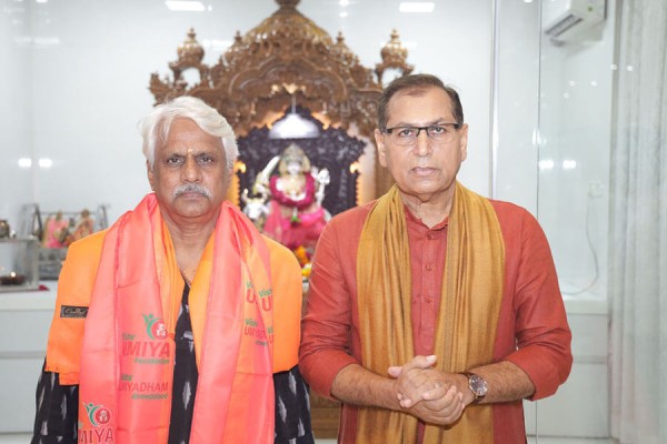 Pushpendra Kulshrestha visited at Vishv Umiyadham
