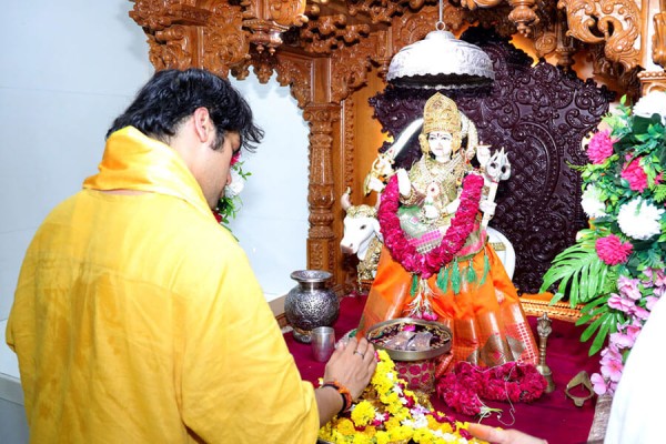 Shri Dhirendra Shashtri Bageshwar Baba – Vishv Umiyadham