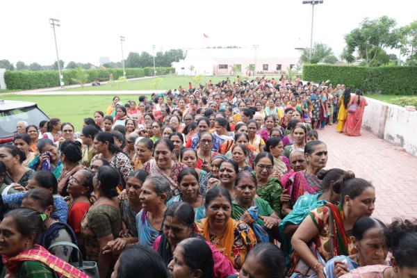 Visitors arriving during the Purushottam month